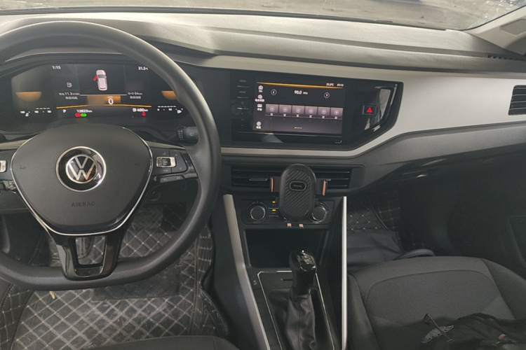 Volkswagen Polo 2023 car image #10