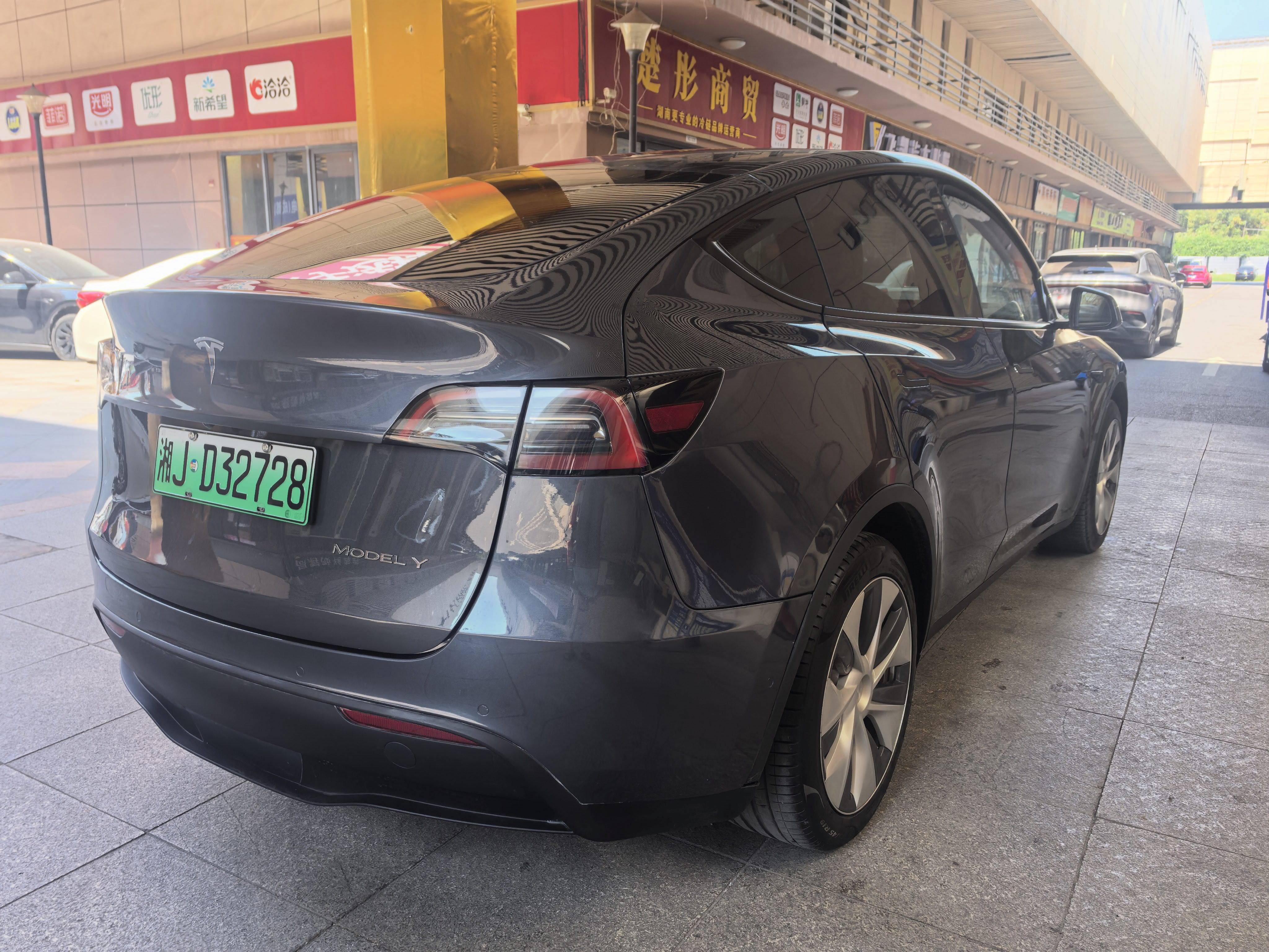 Tesla Model Y 2023 car image #3