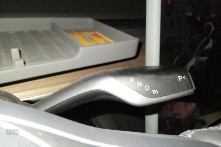 Tesla Model Y 2023 car image #16