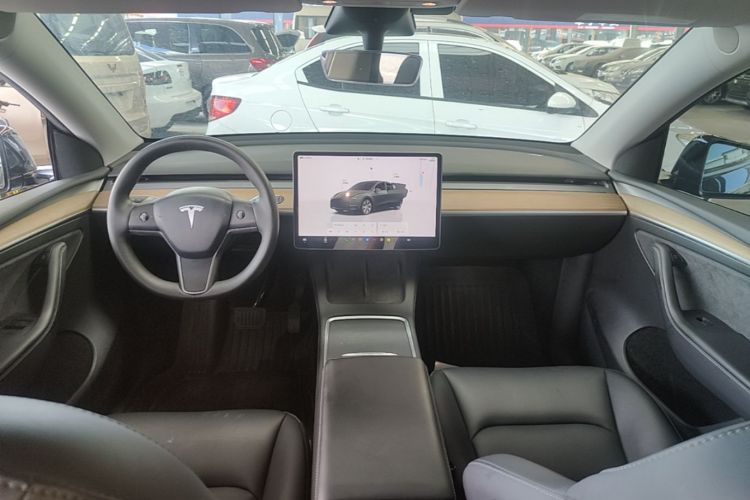 Tesla Model Y 2023 #10 Tesla Model Y 2023 car image #10