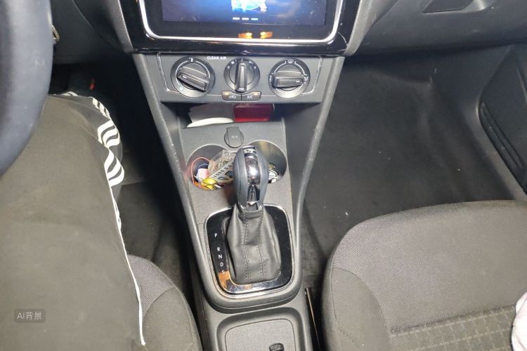 Volkswagen Polo 2019 car image #16