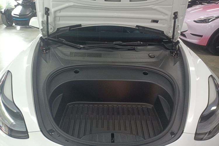 Tesla Model 3 2023 car image #22