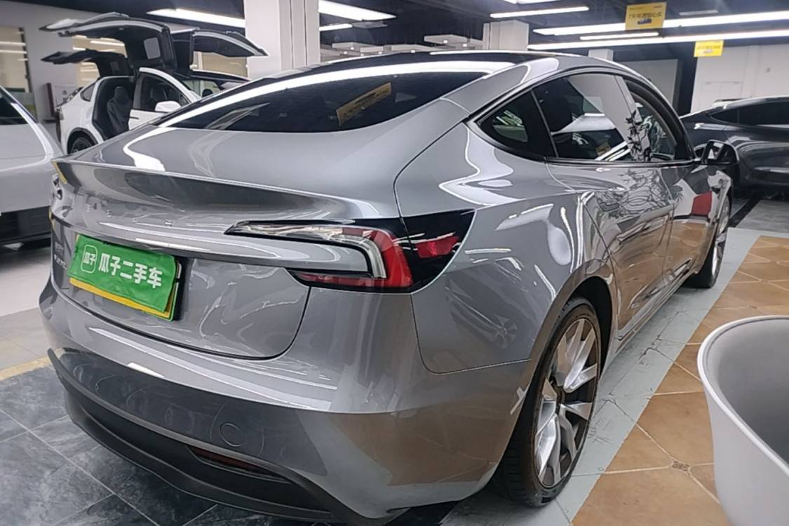 Tesla Model 3 2025 car image #4
