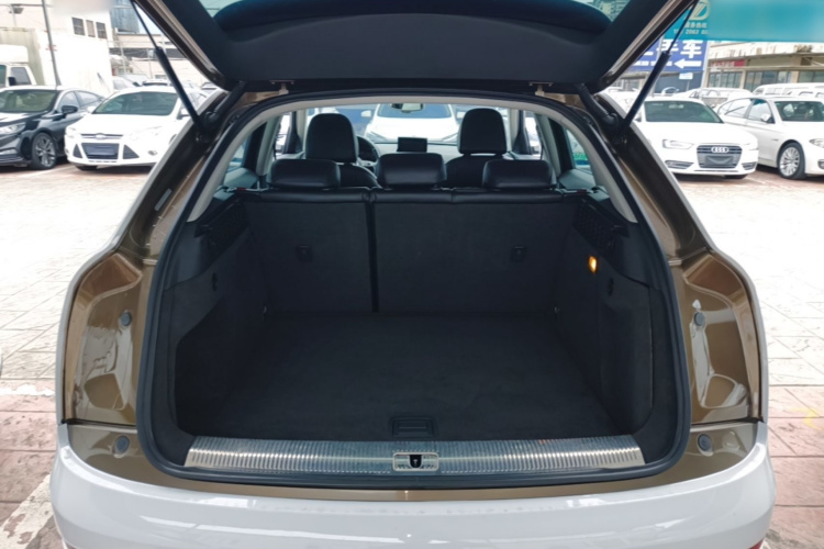 Audi Q3 2016 car image #19