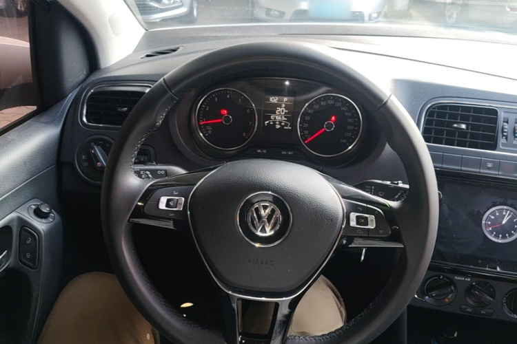 Volkswagen Polo 2018 imagen de coche #11