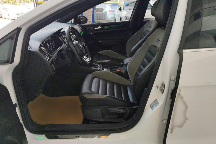 Volkswagen Golf 2020 car image #13