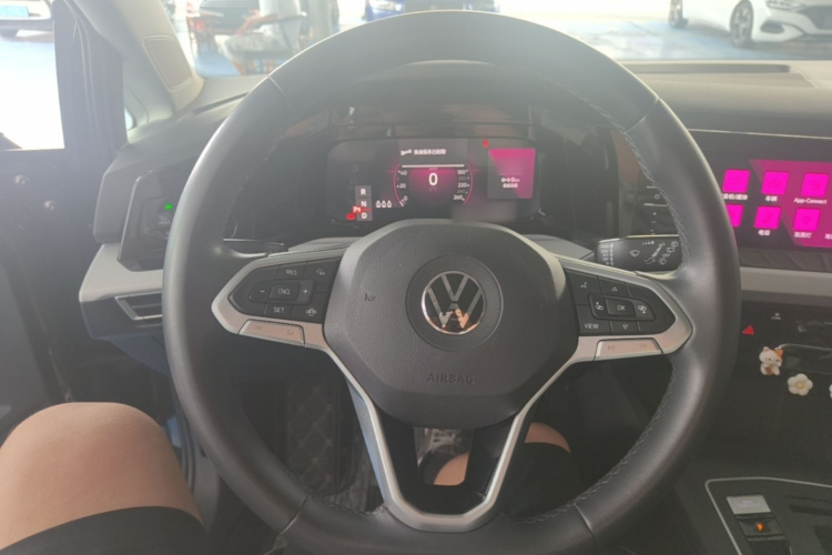 Volkswagen Golf 2022 car image #11