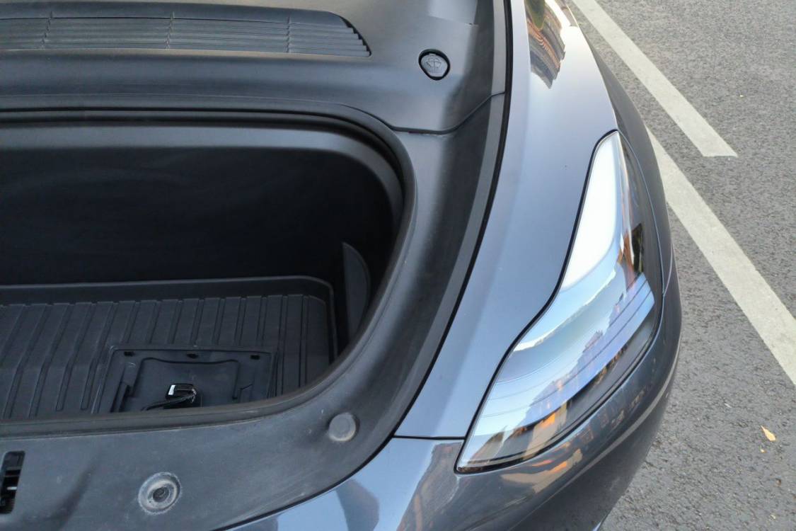 Tesla Model Y 2024 #12 Tesla Model Y 2024 car image #12