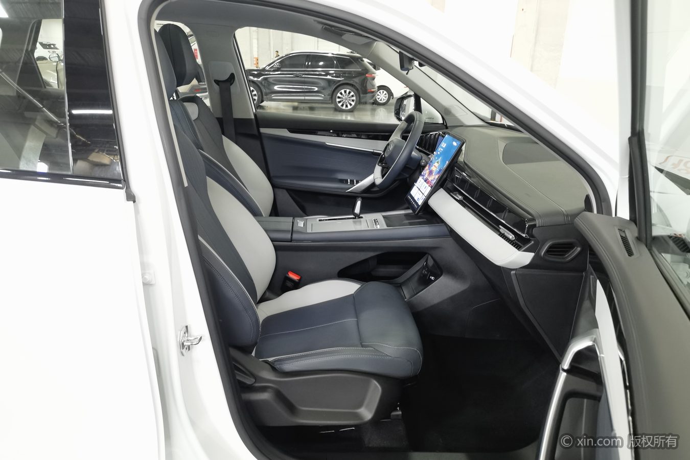 GEELY Boyue L 2024 car image #24