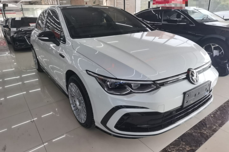 Volkswagen Golf 2022 car image #6