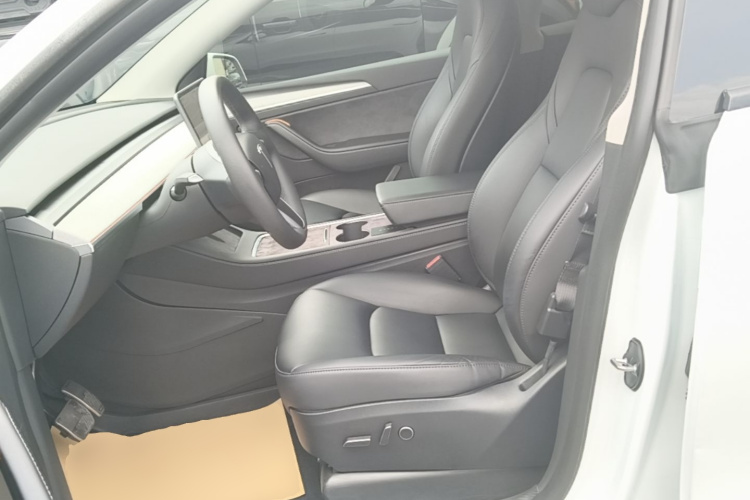 Tesla Model Y 2024 #19 Tesla Model Y 2024 car image #19
