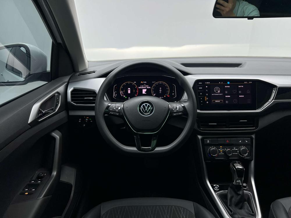 Volkswagen T-Cross 2023 #17 Volkswagen T-Cross 2023 car image #17