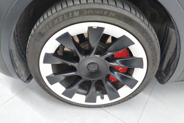 Tesla Model Y 2021 car image #9