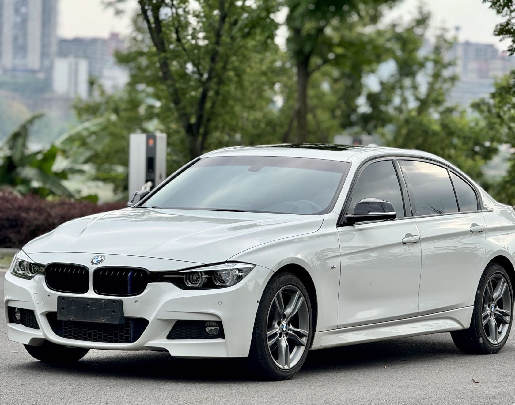 BMW 3 Series 2018 car image 