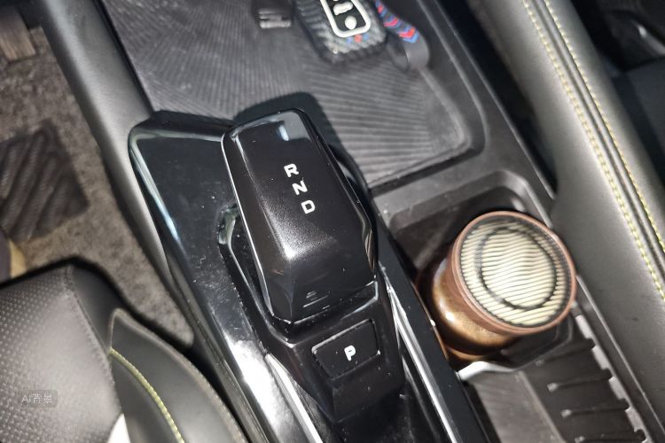 GEELY Coolray 2022 car image #16