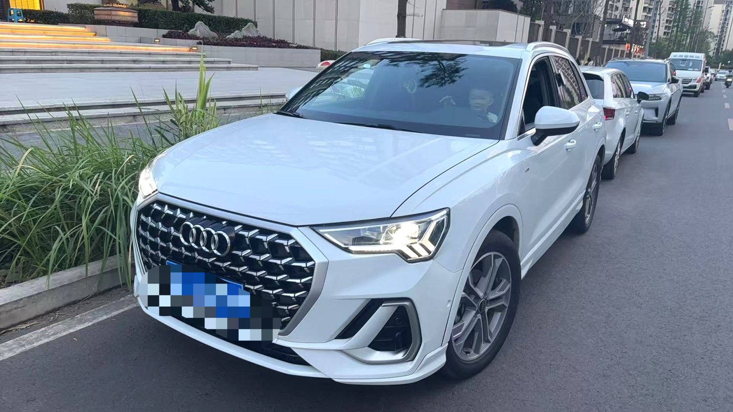 Audi Q3 2024 car image 