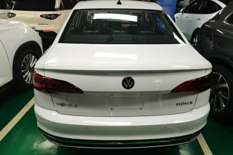 Volkswagen Bora 2026 car image #6