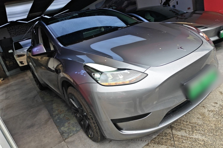 Tesla Model Y 2024 #4 Tesla Model Y 2024 car image #4
