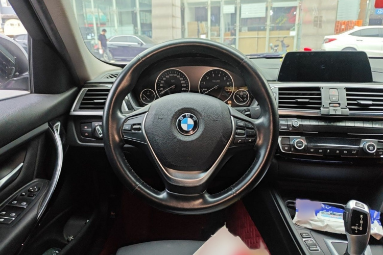 BMW 3 Series 2018 car image #15