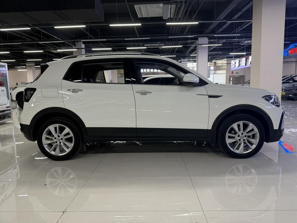 Volkswagen T-Cross 2020 car image #6