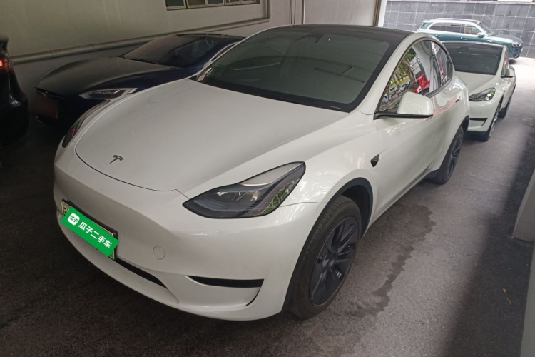 Tesla Model Y 2024 #2 Tesla Model Y 2024 car image #2