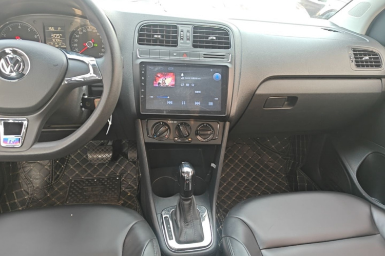 Volkswagen Polo 2018 car image #10