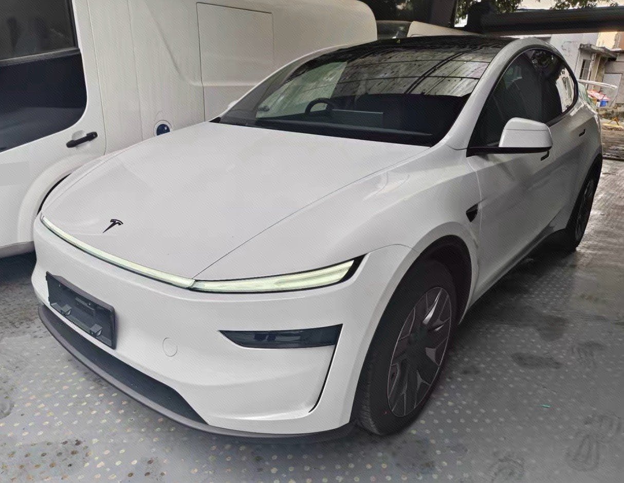 Tesla Model Y L 2026 car image 