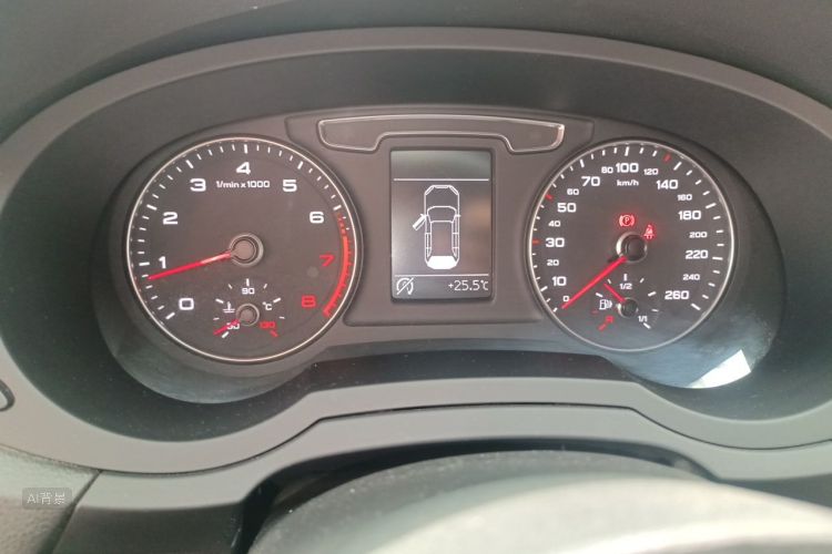 Audi Q3 2019 car image #13