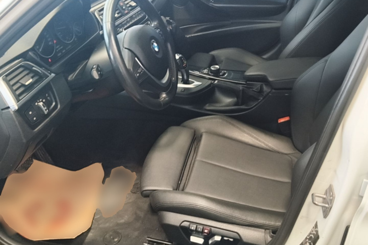 BMW 3 Series 2018 car image #19