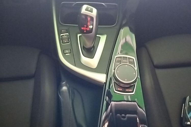 BMW 3 Series 2019 #14 BMW 3 Series 2019 car image #14