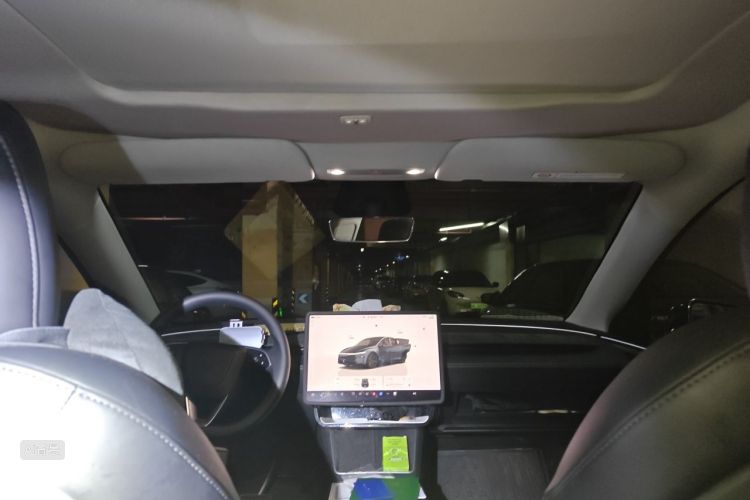 Tesla Model Y 2025 #20 Tesla Model Y 2025 car image #20
