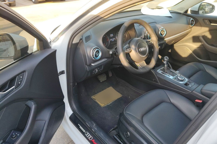 Audi A3 2017 car image #16