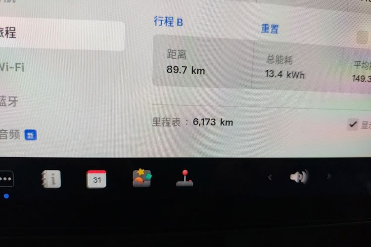 Tesla Model Y 2022 car image #10