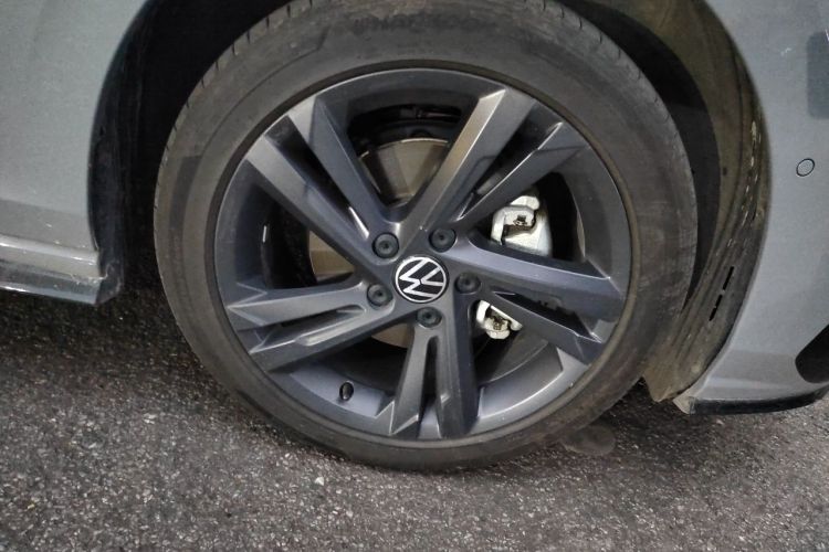 Volkswagen Golf 2023 car image #6