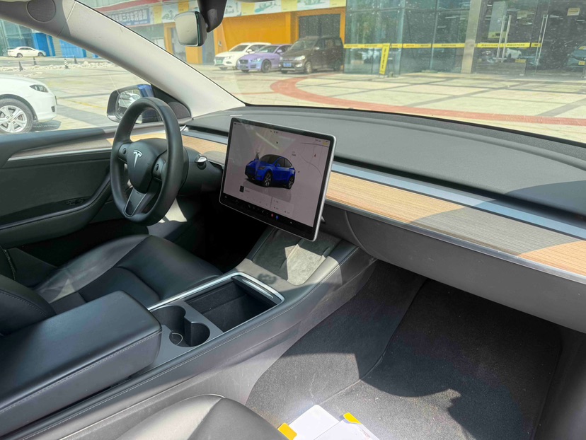 Tesla Model Y 2022 #4 Tesla Model Y 2022 car image #4