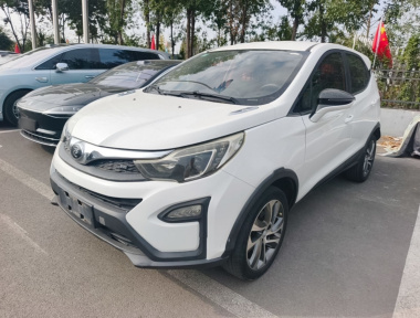 BYD Yuan 2018 BYD Yuan 2018 immagine di auto