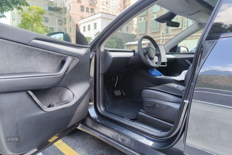 Tesla Model Y 2024 immagine di auto #18