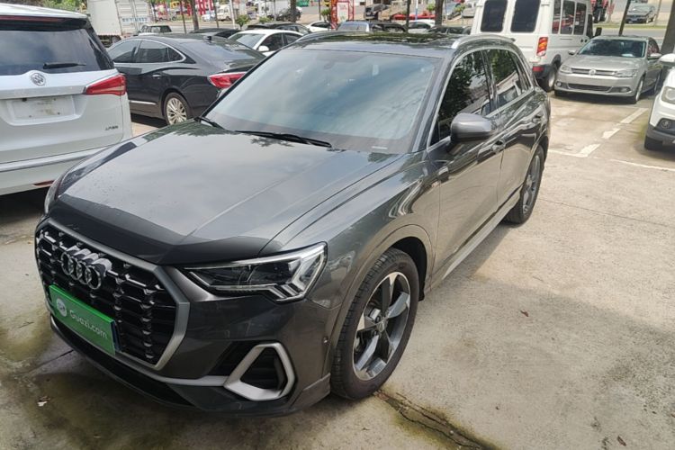 Audi Q3 2021 car image #2
