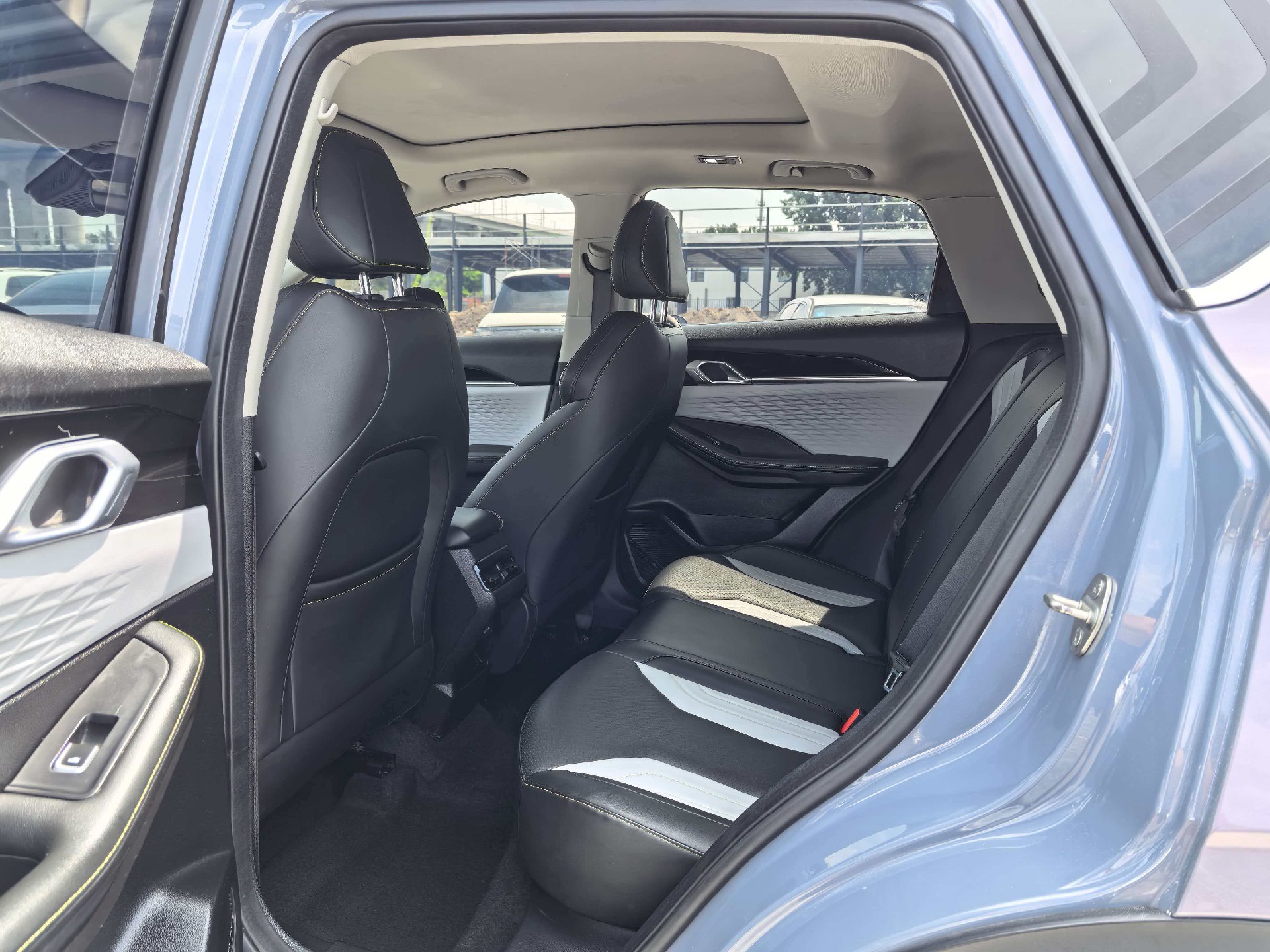 GEELY Coolray 2023 car image #14