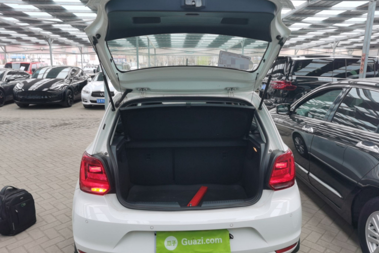 Volkswagen Polo 2018 car image #19