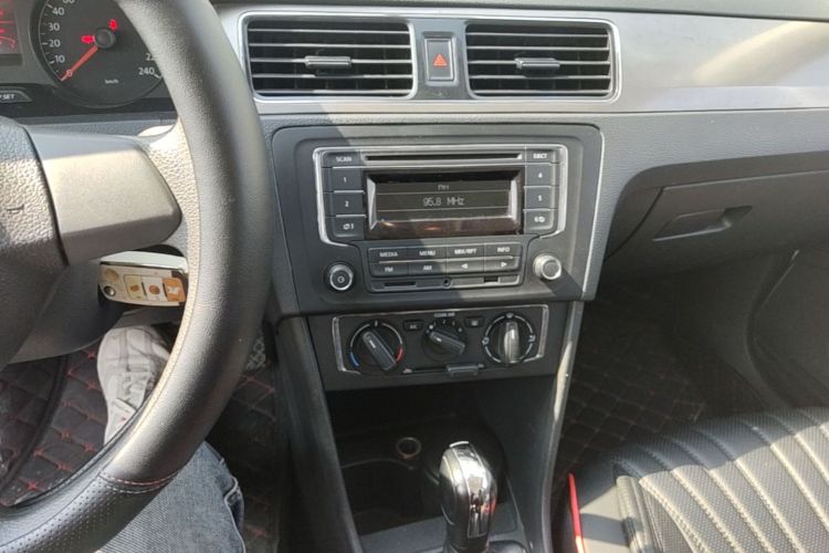 Volkswagen Santana 2016 car image #13