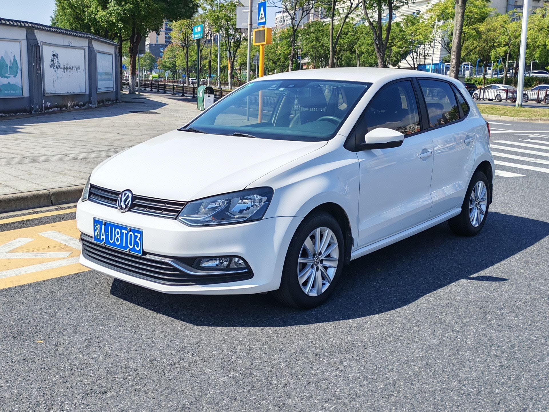 Volkswagen Polo 2015 Volkswagen Polo 2015 car image