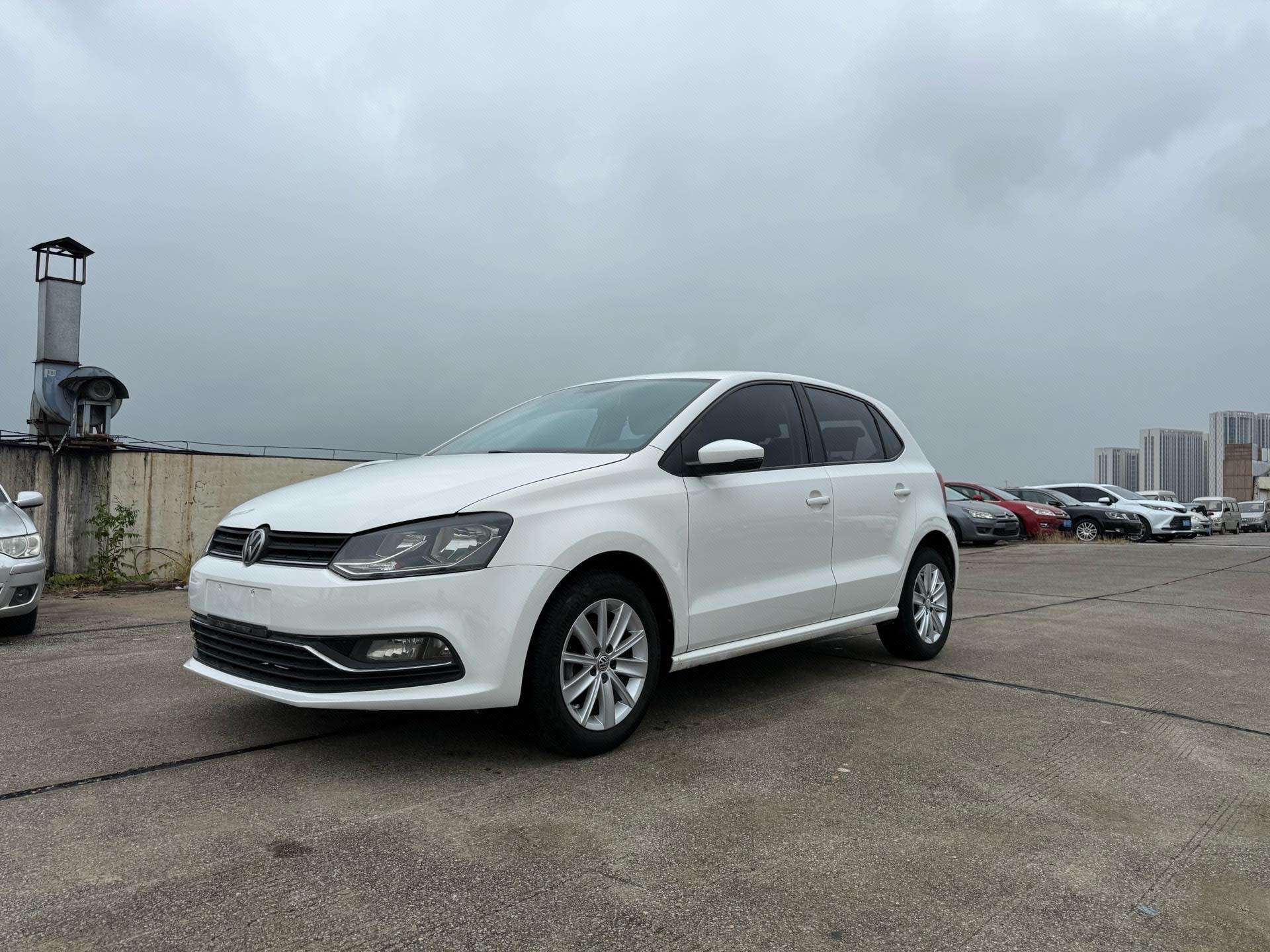 Volkswagen Polo 2015 Volkswagen Polo 2015 car image
