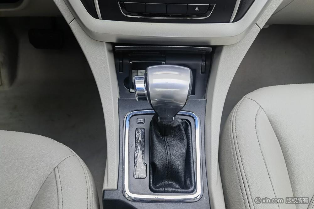 GEELY Emgrand 2015 car image #16