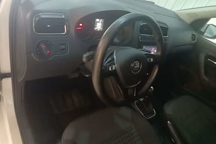 Volkswagen Polo 2018 car image #10