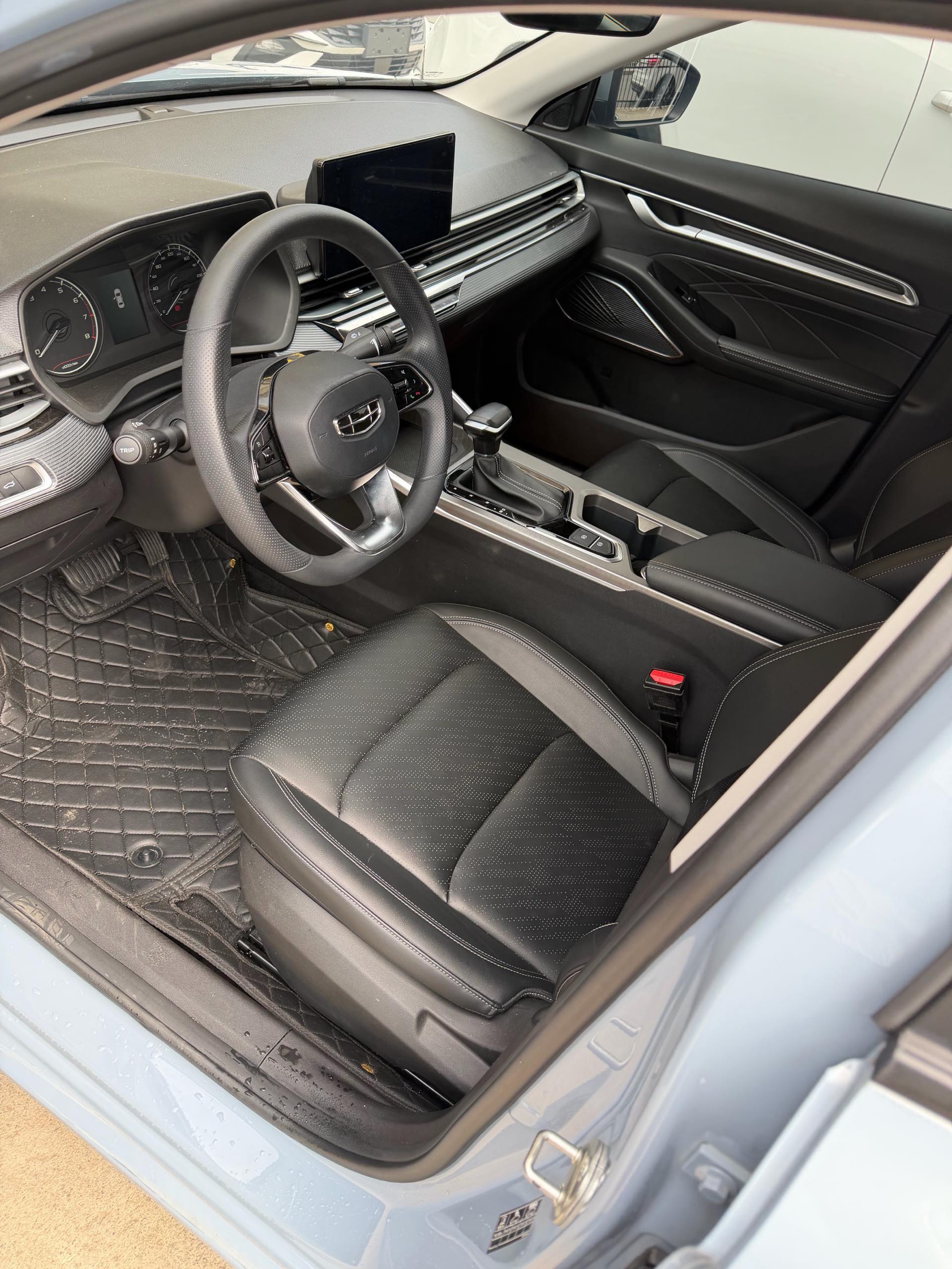 GEELY Emgrand 2023 image de voiture #3