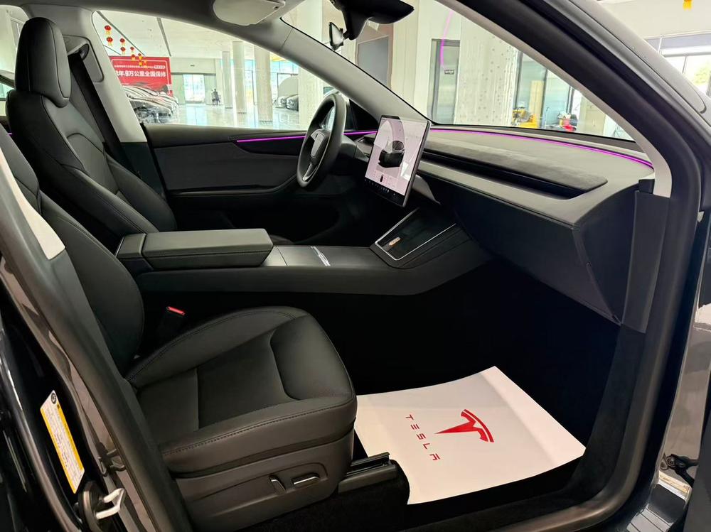 Tesla Model Y 2025 car image #7