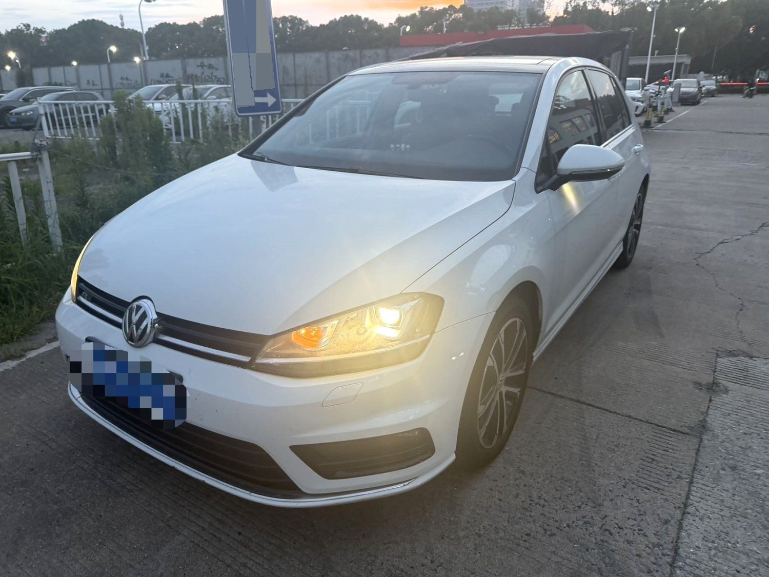 Volkswagen Golf 2018 Volkswagen Golf 2018 car image