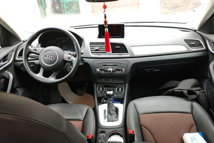 Audi Q3 2018 car image #13