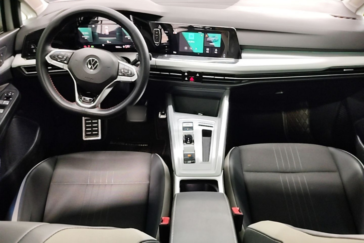 Volkswagen Golf 2021 car image #10